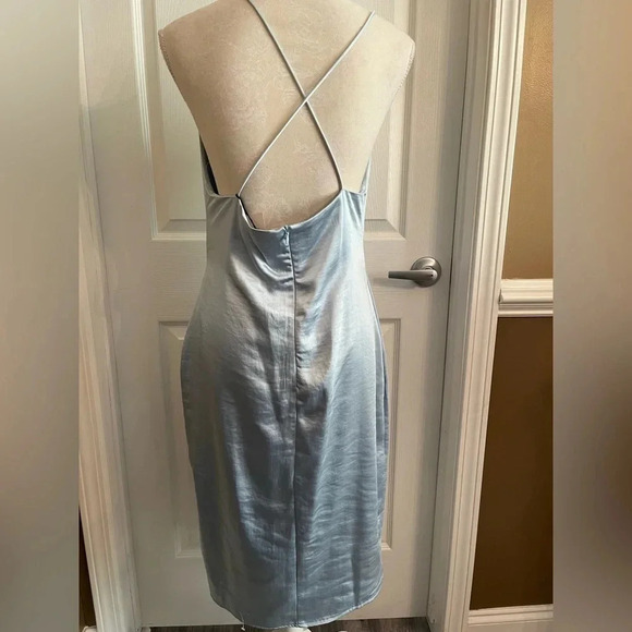 Superdown Long silky‎ dress 👗 NWT size L in a light blue color - Picture 4 of 12